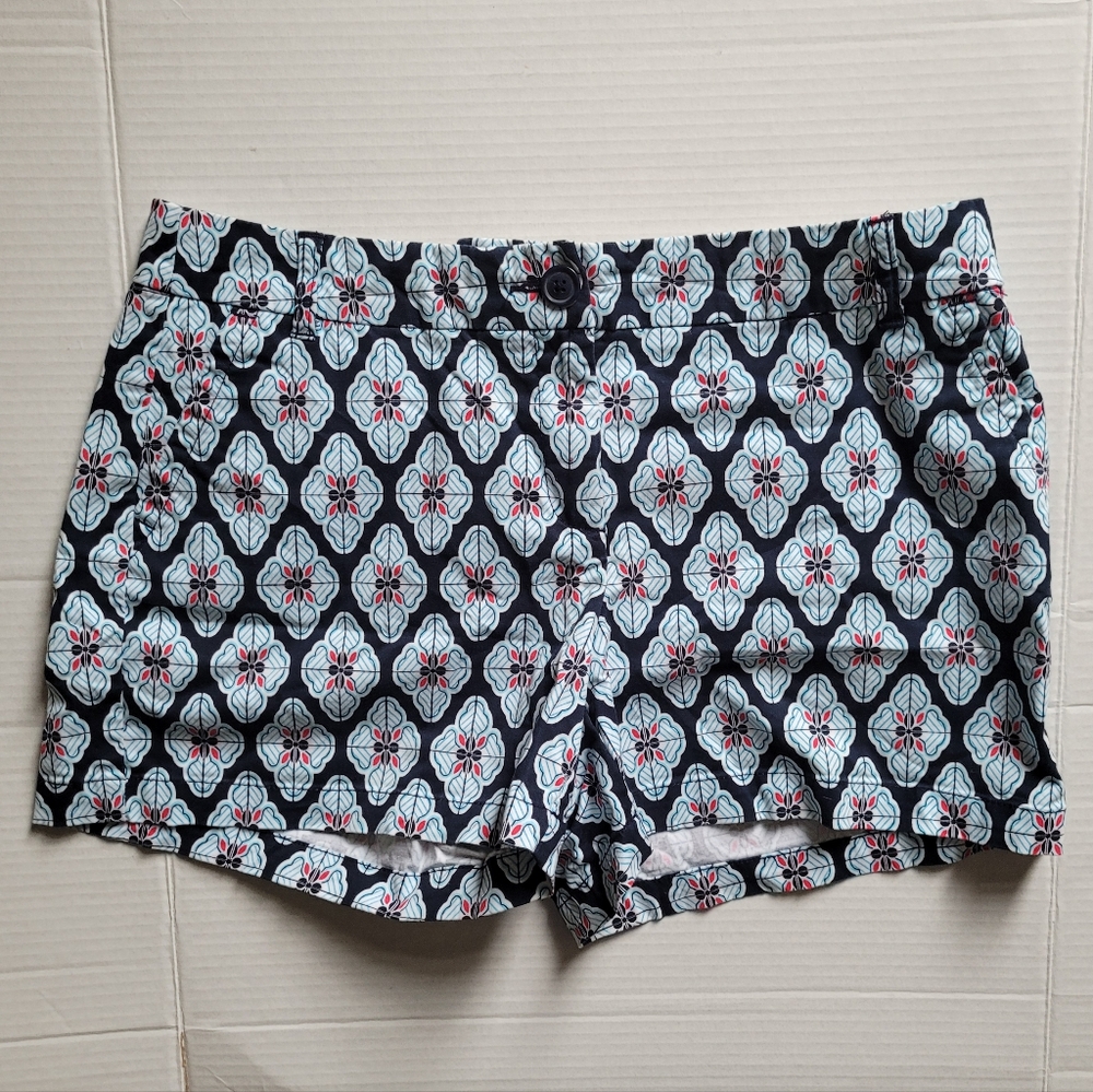 Crown & Ivy shorts size 12P mid rise preppy summer beach casual petite floral